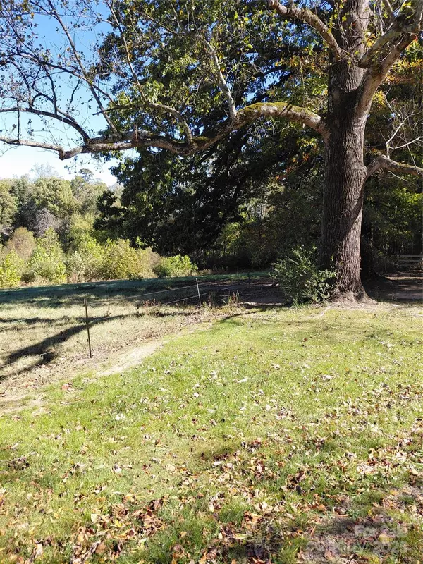 Hamptonville, NC 27020,000 Collins RD