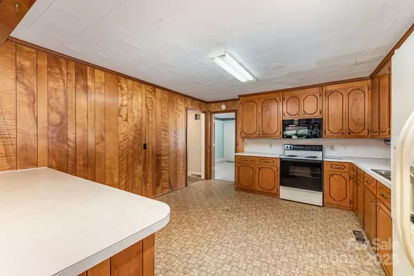 Kannapolis, NC 28081,806 Walker ST