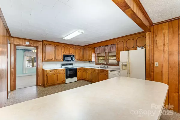 Kannapolis, NC 28081,806 Walker ST