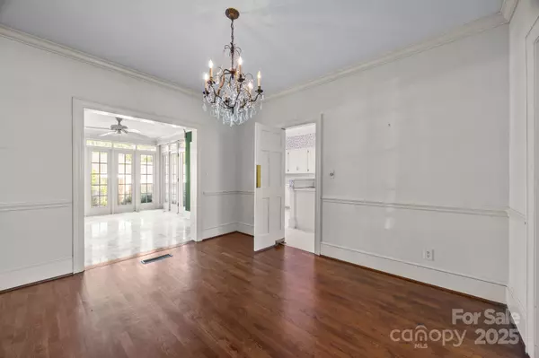 Charlotte, NC 28207,155 Perrin PL