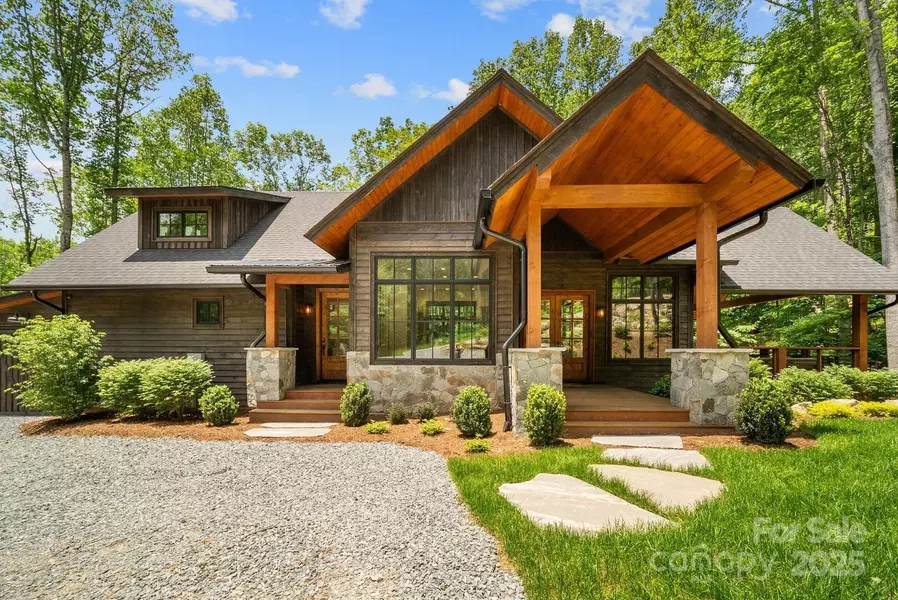 852 Smokerise DR, Banner Elk, NC 28604