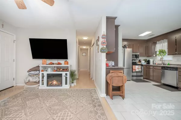 Claremont, NC 28610,3640 Glacier RUN