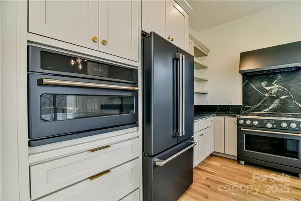 Fairview, NC 28730,80 Sharon RD