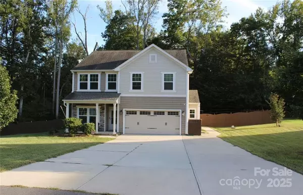 126 Crestwood CT, Advance, NC 27006