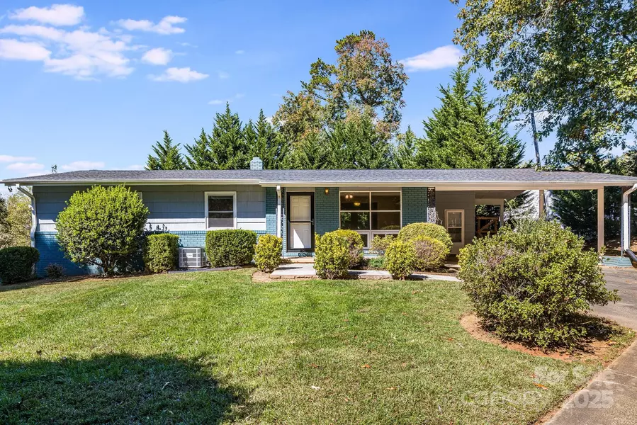 26 Elkmont DR, Asheville, NC 28804