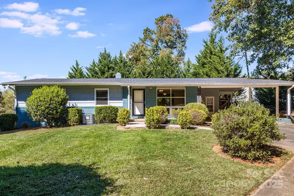 26 Elkmont DR, Asheville, NC 28804
