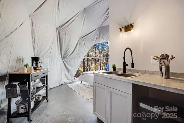 Rosman, NC 28772,186 Meece RD