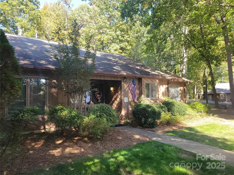 1788 12th ST NE #1788, Hickory, NC 28601