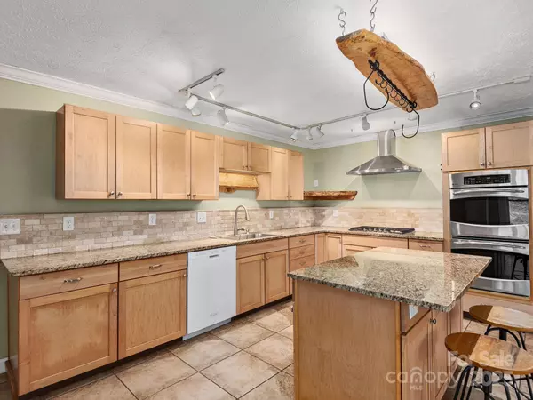 Fairview, NC 28730,6 Star Berry LN