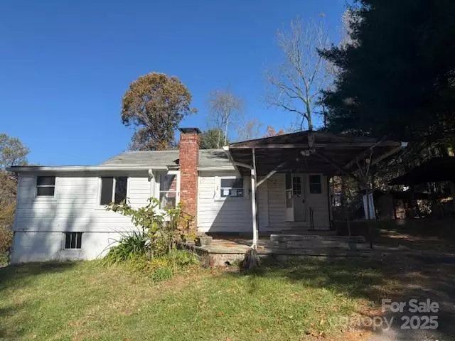 9 Karen PL, Asheville, NC 28806