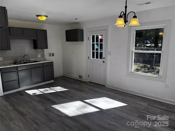 Charlotte, NC 28208,1123 Saratoga DR