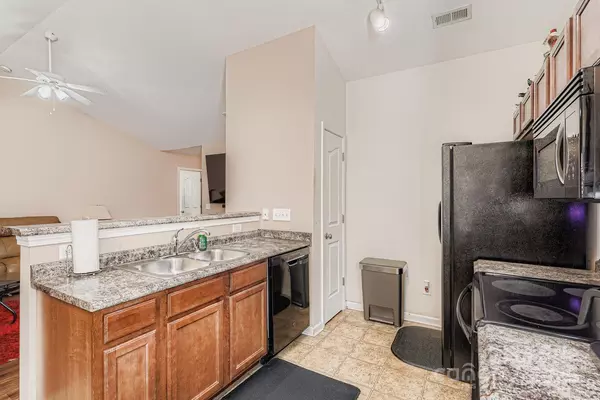 Charlotte, NC 28216,5320 Barley LN