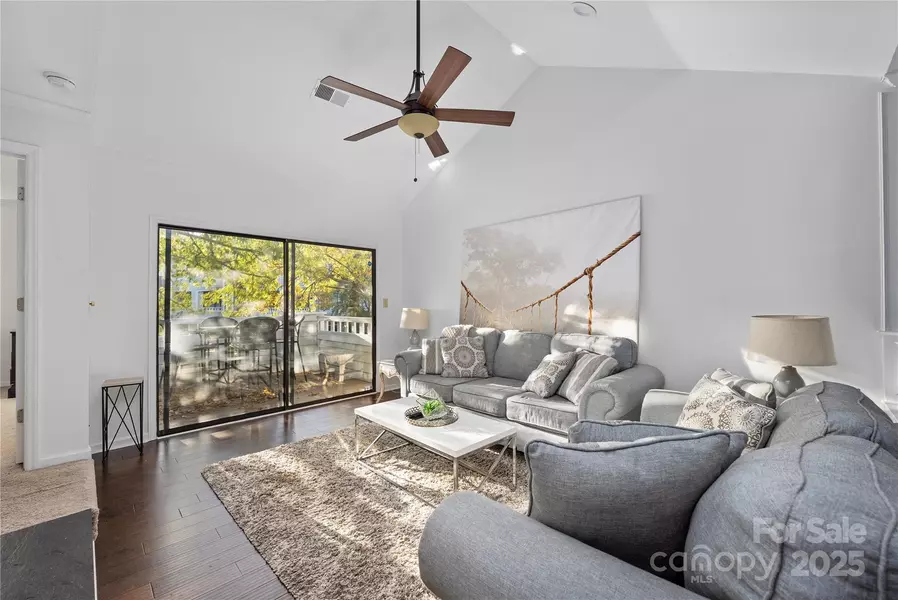 2715 Selwyn AVE #30, Charlotte, NC 28209