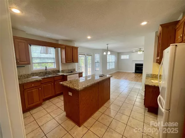 Hickory, NC 28601,4827 32nd Street LN NE