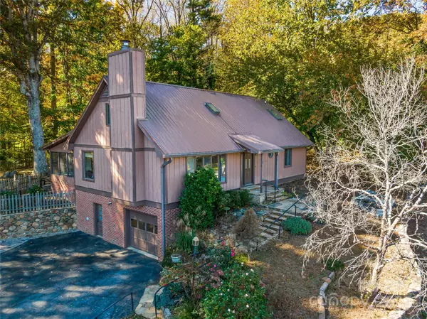 1326 Valmont DR, Hendersonville, NC 28791