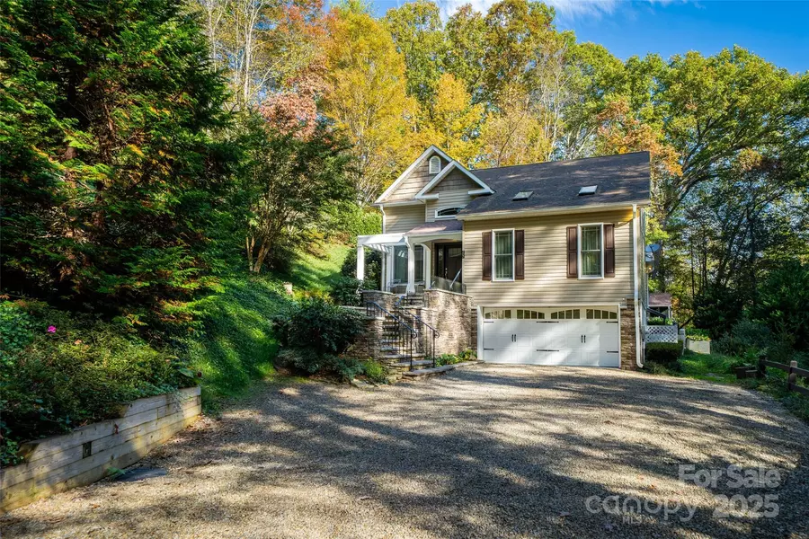 207 Emily LN, Leicester, NC 28748