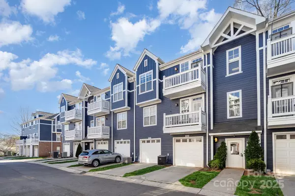 1525 Walnut View DR, Charlotte, NC 28208