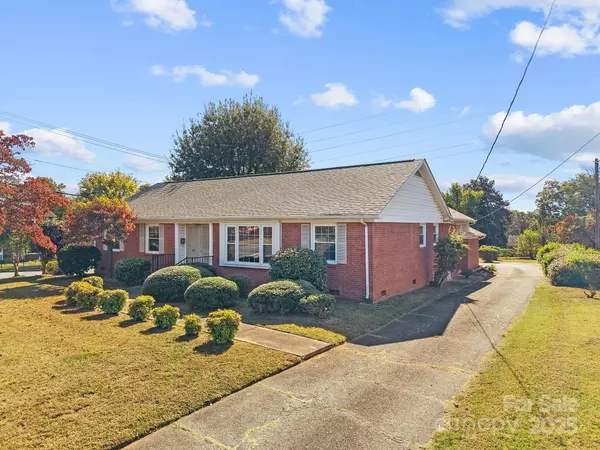 1643 Laurel LN, Gastonia, NC 28054