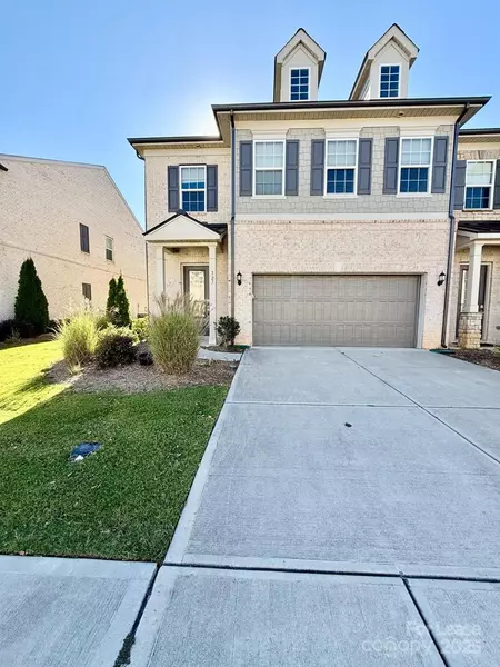 127 Heathbrook LN, Waxhaw, NC 28173