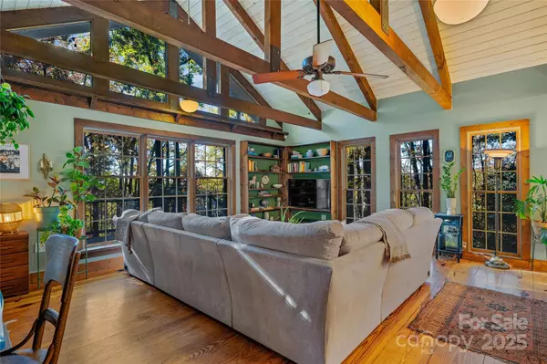 Hendersonville, NC 28792,499 E Poplar DR