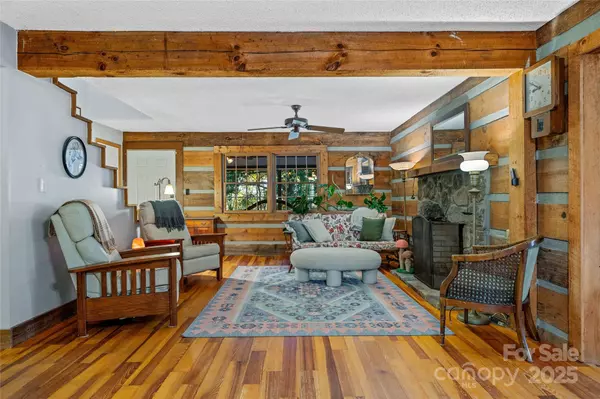 Hendersonville, NC 28792,499 E Poplar DR