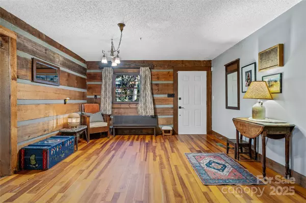 Hendersonville, NC 28792,499 E Poplar DR