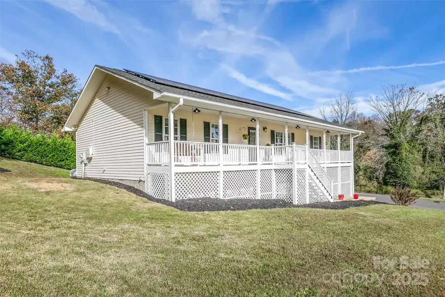 3 Carissa DR, Weaverville, NC 28787