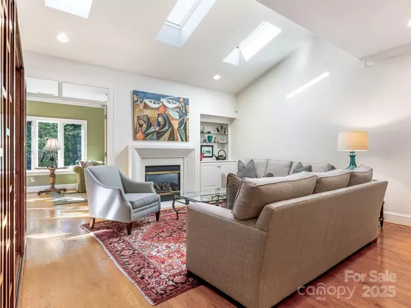 Charlotte, NC 28226,8942 Challis Hill LN