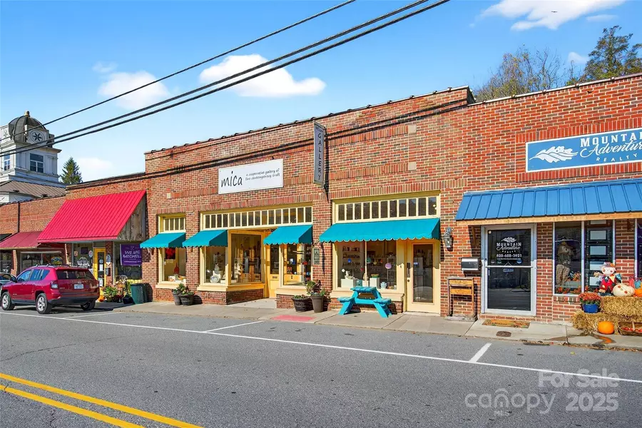 37 N Mitchell AVE, Bakersville, NC 28705