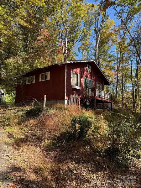 202 Lyndhurst DR, Hendersonville, NC 28791