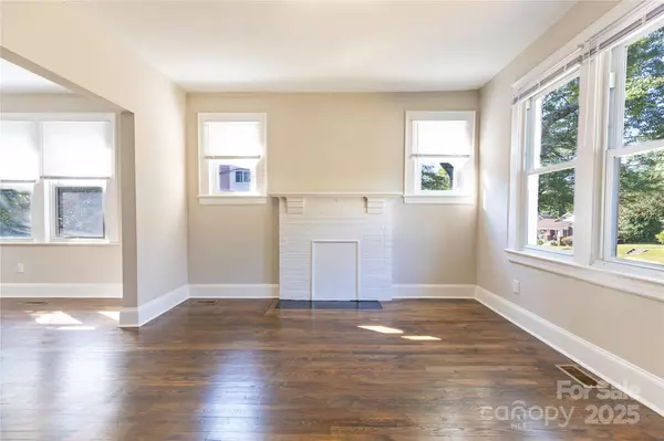 Winston Salem, NC 27105,2325 N Glenn AVE