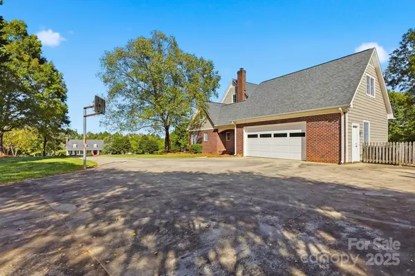 Kannapolis, NC 28081,4628 Dovefield LN