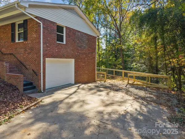 Salisbury, NC 28147,385 Pine Valley RD