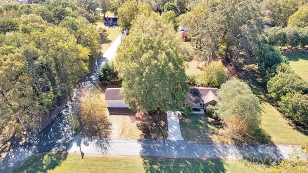 Maiden, NC 28650,304 W Carpenter ST