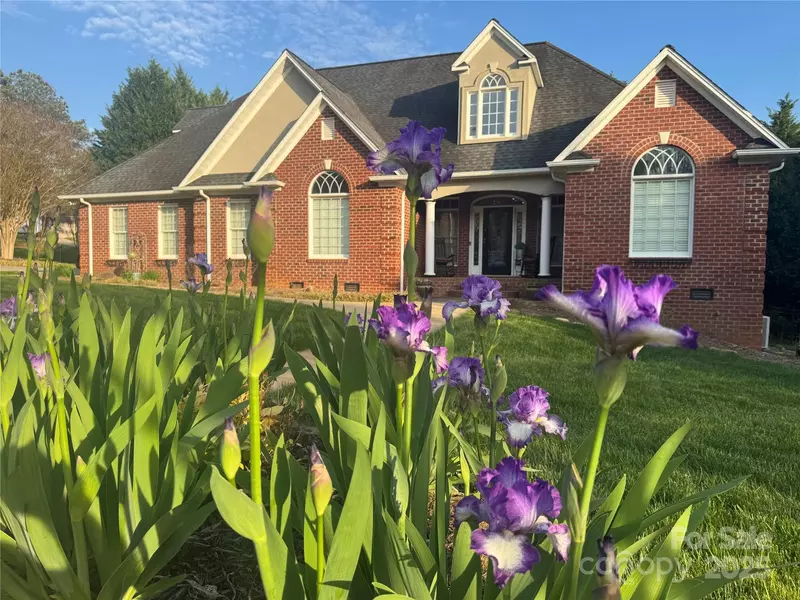 1308 Moonshadow LN, Shelby, NC 28150