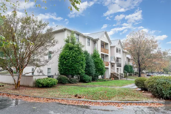 6166 Meadow Rose LN, Charlotte, NC 28215