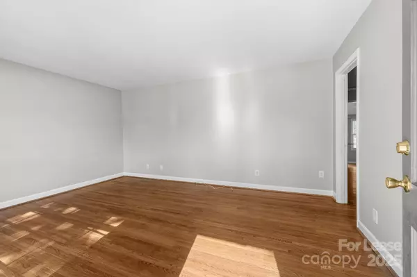 Charlotte, NC 28213,9111 Sandburg AVE