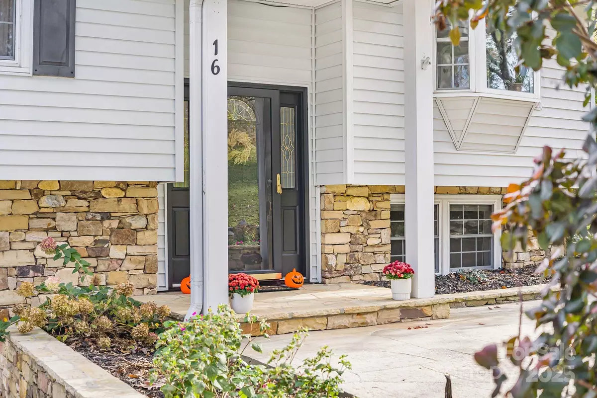 Arden, NC 28704,16 Woodfield RD