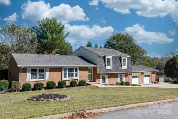 Morganton, NC 28655,102 Castlegate DR