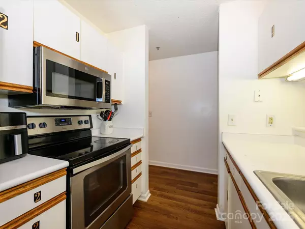 Charlotte, NC 28262,10005 Graduate LN #K