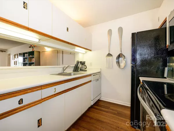 Charlotte, NC 28262,10005 Graduate LN #K