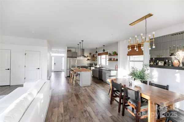 Asheville, NC 28805,11 Pine Ridge RD