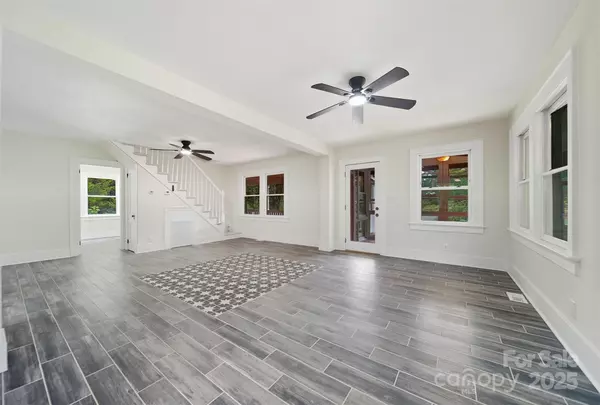 Hickory, NC 28601,1234 11th ST NW