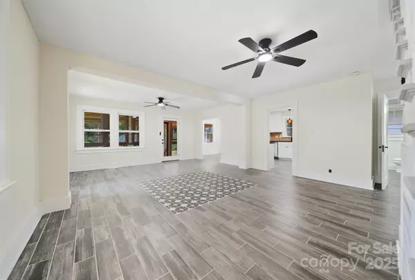 Hickory, NC 28601,1234 11th ST NW