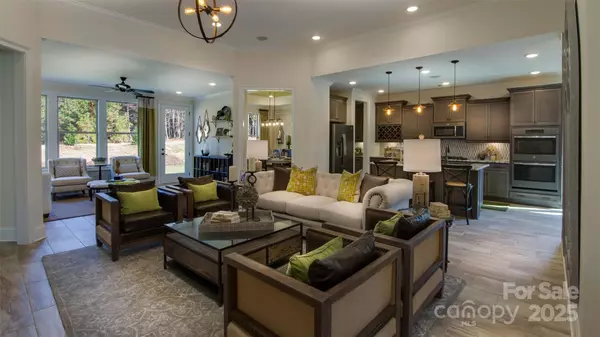 Charlotte, NC 28215,8937 Silver Springs CT