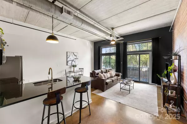 Charlotte, NC 28202,626 N Graham ST #205