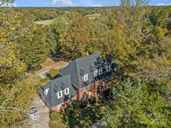 Charlotte, NC 28226,5500 Five Knolls DR