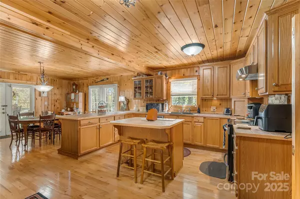 Newland, NC 28657,6151 Hemlock LN