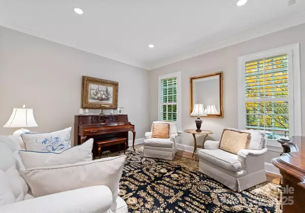 Charlotte, NC 28226,5006 Fairlawn Crescent CT