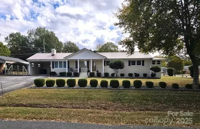 1202 Flowe DR, Matthews, NC 28104